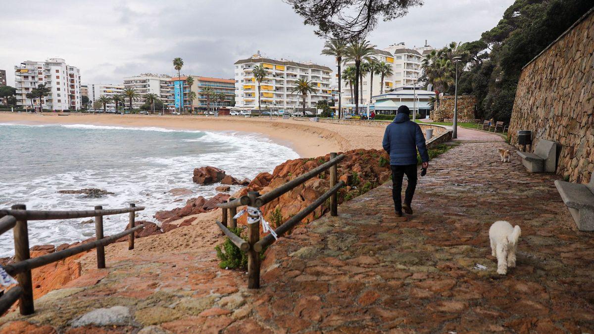 La playa de Fenals de Lloret, este lunes