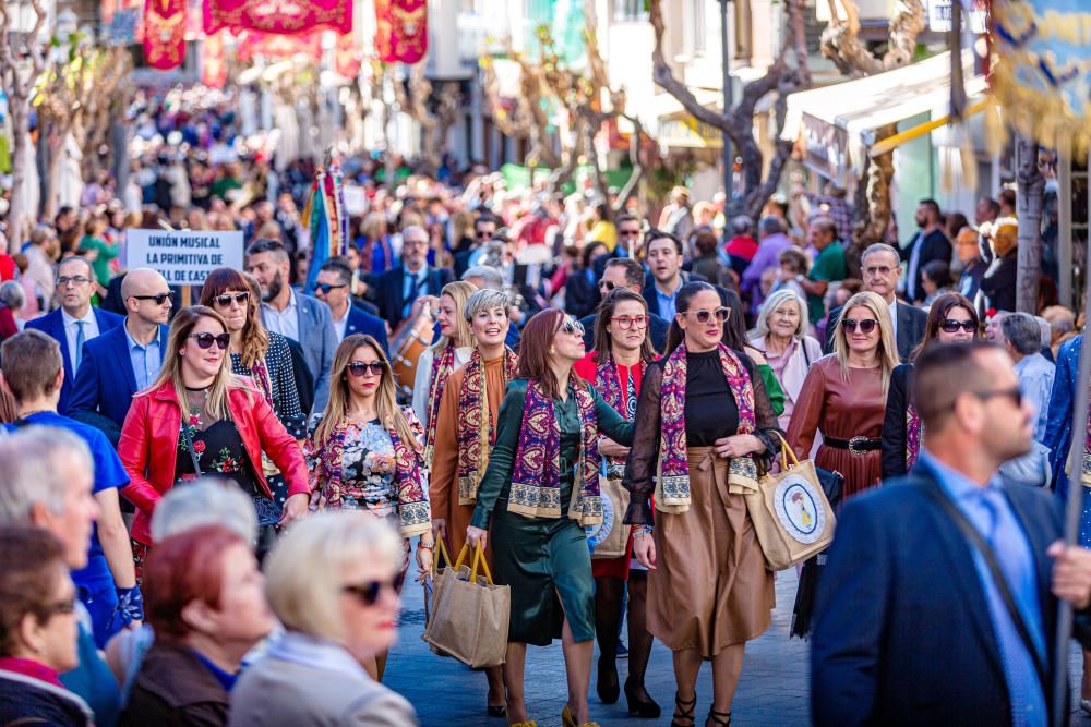 Más de 500 músicos marcan el ritmo en el inicio de las Fiestas de Benidorm