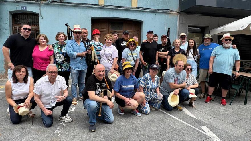 Celebran su cuarenta aniversario con un reencuentro: el grupo folclórico de Tineo &quot;Los Concetsones&quot; revive su trabajo por la cultura tradicional