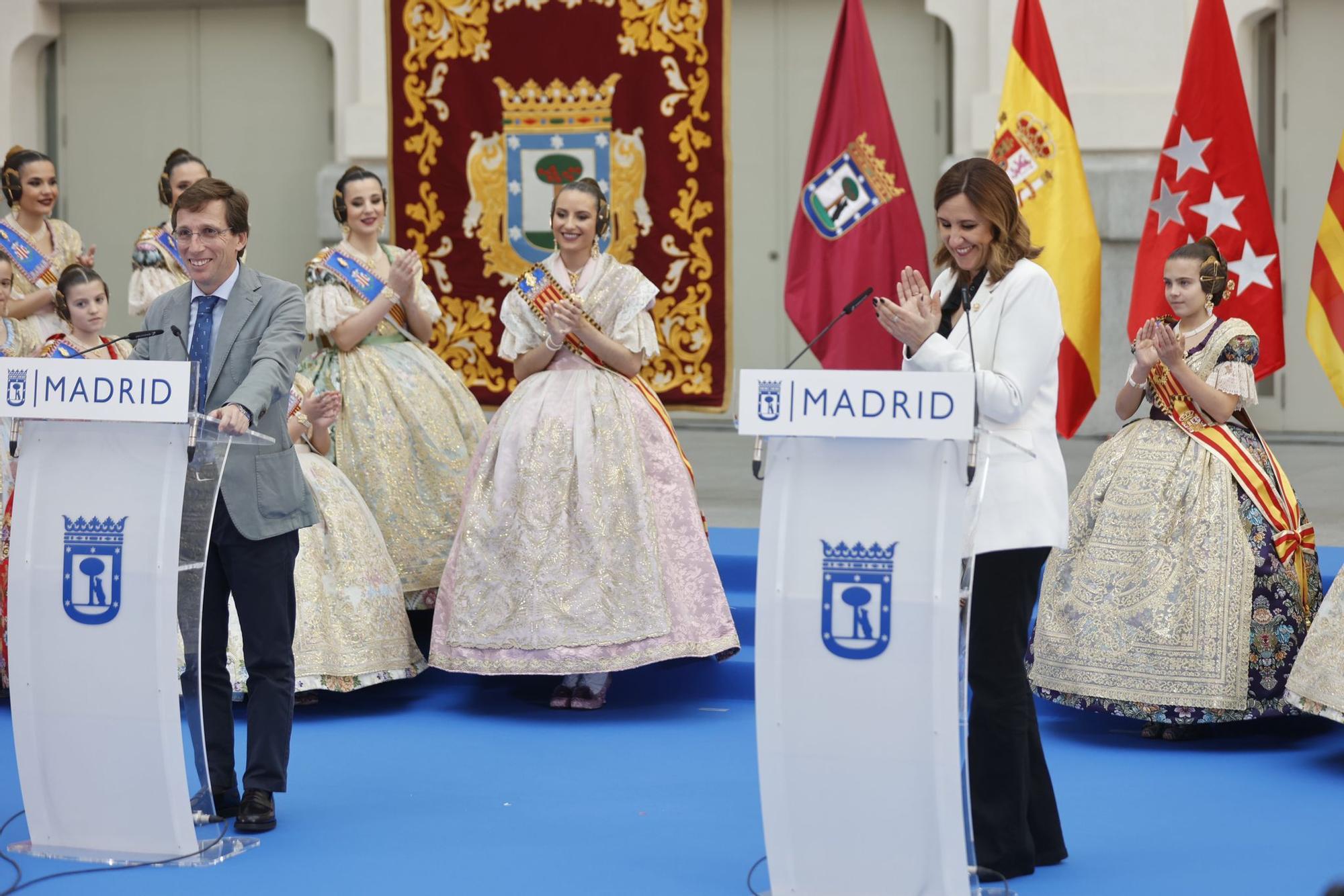 Las mejores imágenes de la recepción a las falleras en el Ayuntamiento de Madrid