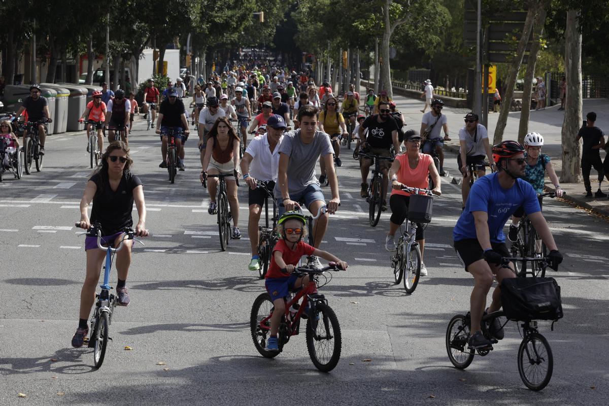 La fiesta de la bicicleta regresa a las calles de Barcelona con la Bicicletada.