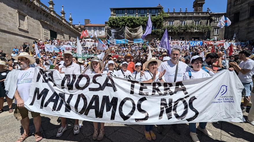 Cornanda maniféstase en Santiago para rexeitar unha central de bombeo en Brión