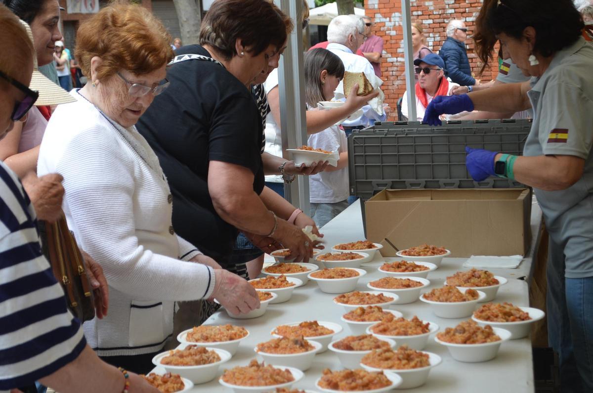 GALERÍA: La comida popular del viernes del Toro de Benavente, en imágenes