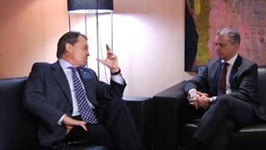 Cordial encuentro entre Artur Mas e Íñigo Urkullu con motivo del Cataluña-Euskadi