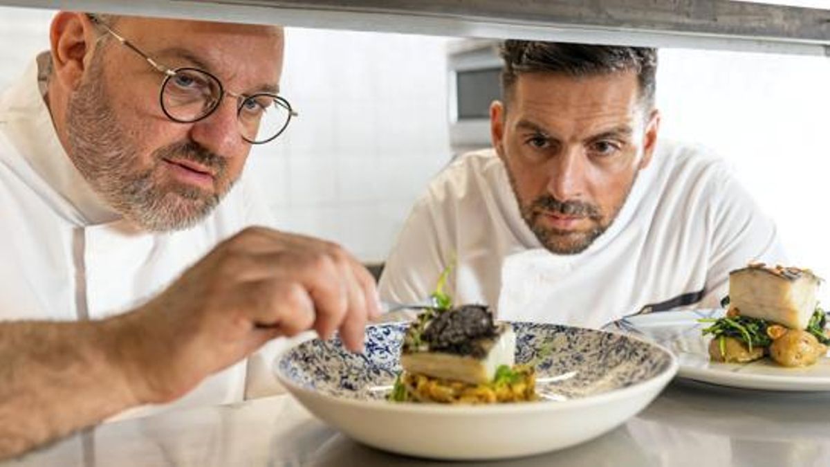 Miguel Muñoz, chef de The One Barcelona, y Tiago Valente, de The One Palácio de Anunciada (Lisboa).