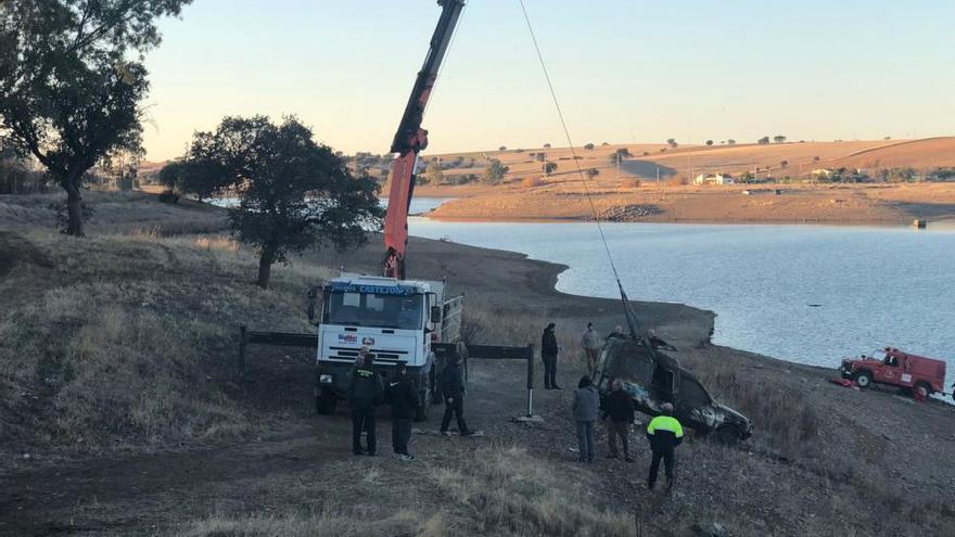 Hallan un vehículo en Sierra Boyera con restos óseos en el interior