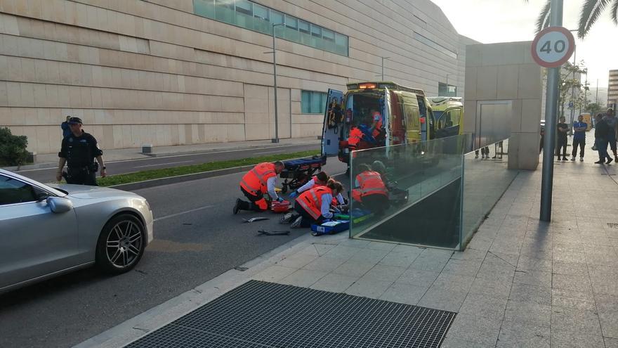 Herida grave una mujer en patinete al ser atropellada por un conductor ebrio frente al Palacio de Congresos de Palma