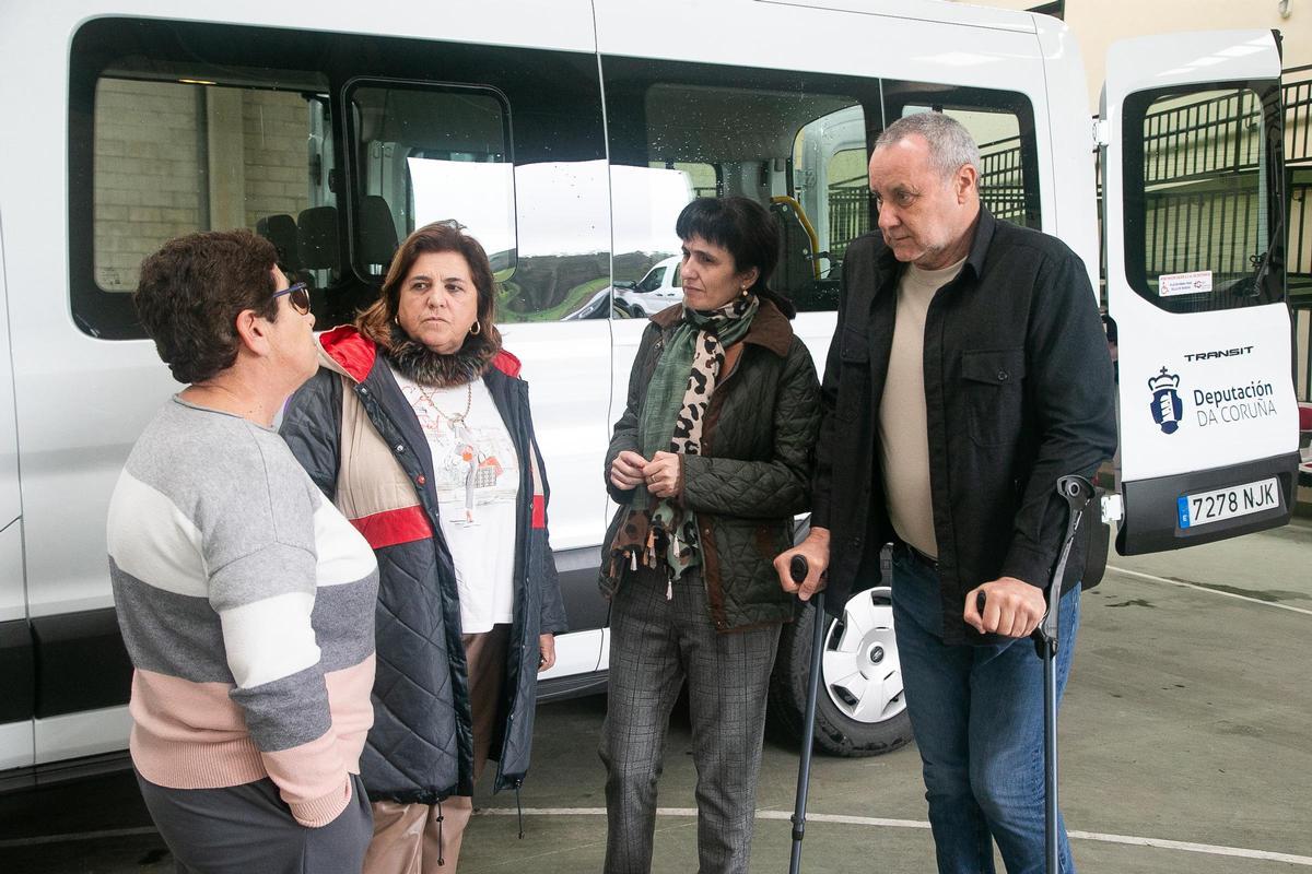 Caridad González e Mar García, segunda e terceira pola esquerda.