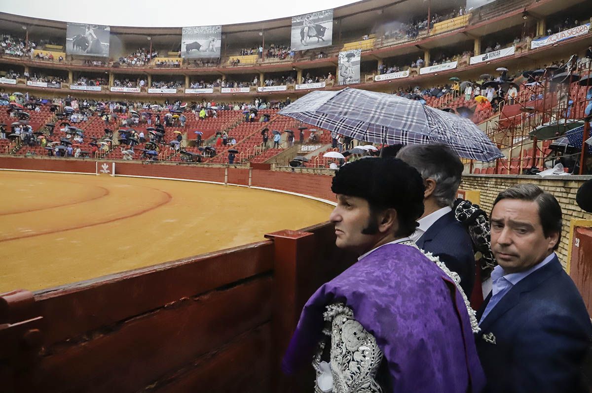 El aplazamiento de la corrida de Domingo Hernández en Córdoba, en imágenes