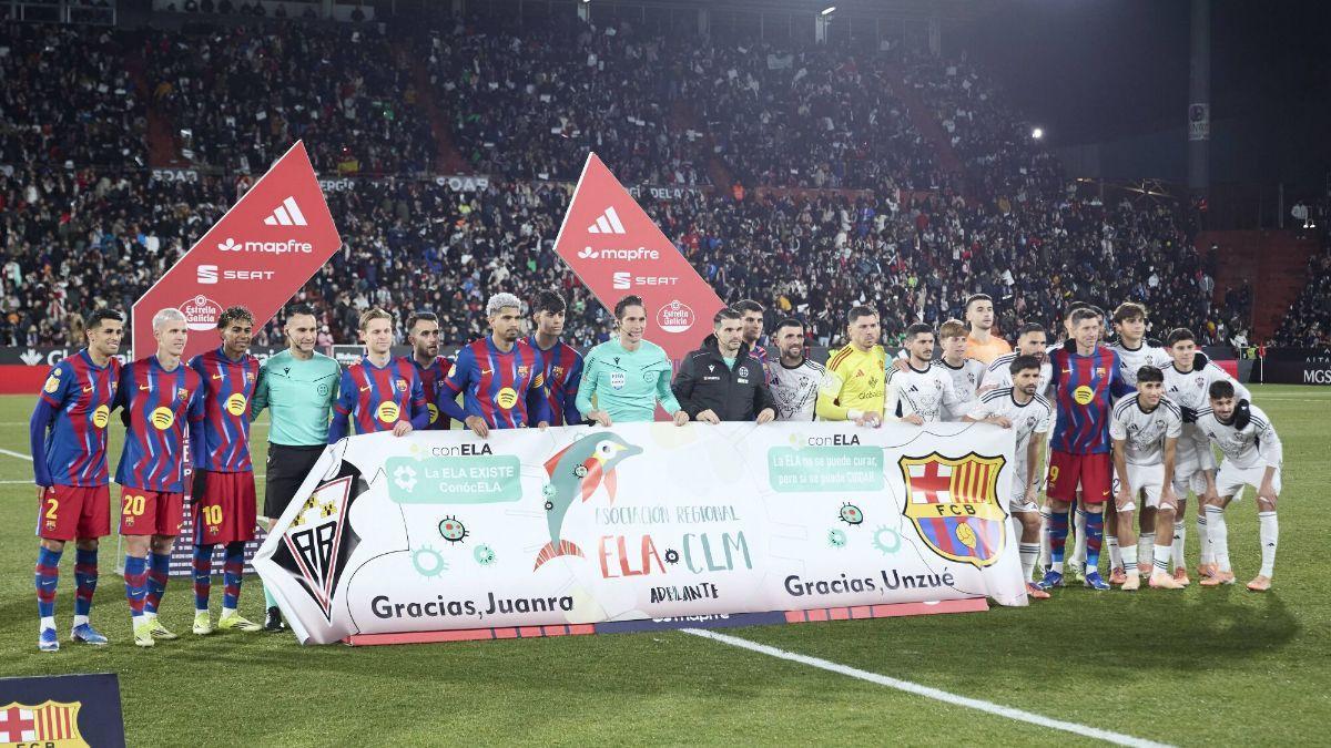 Los jugadores de ambos equipos dieron visibilidad a la enfermedad de la ELA