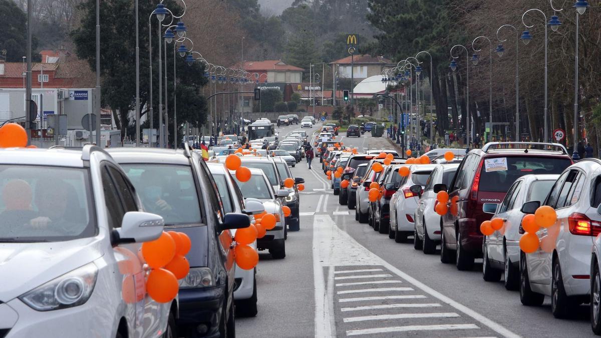 Manifestación motorizada en Samil en protesta por la ley Celáa