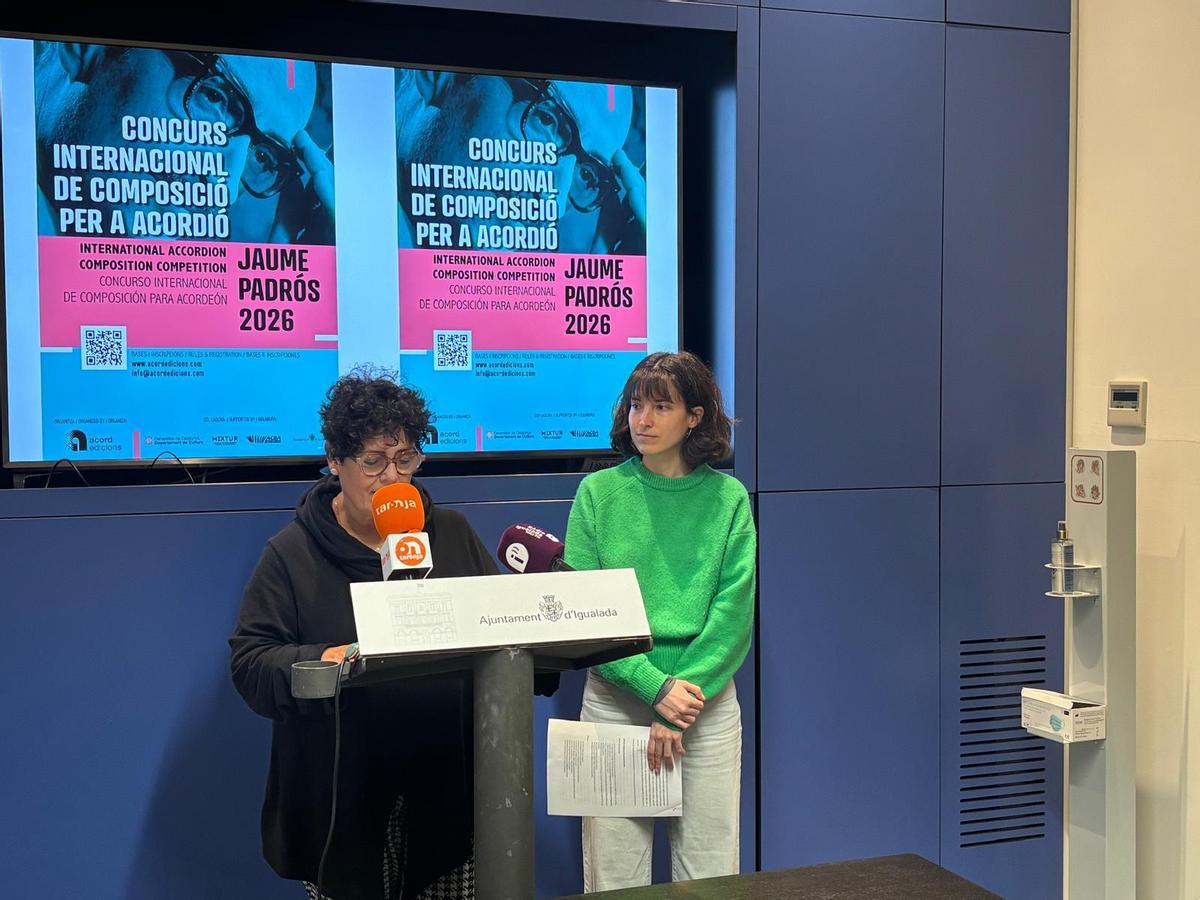 La regidora de Cultura d'Igualada, Carme Riera i Queralt Moral, membre de l'entitat Acord Edicions