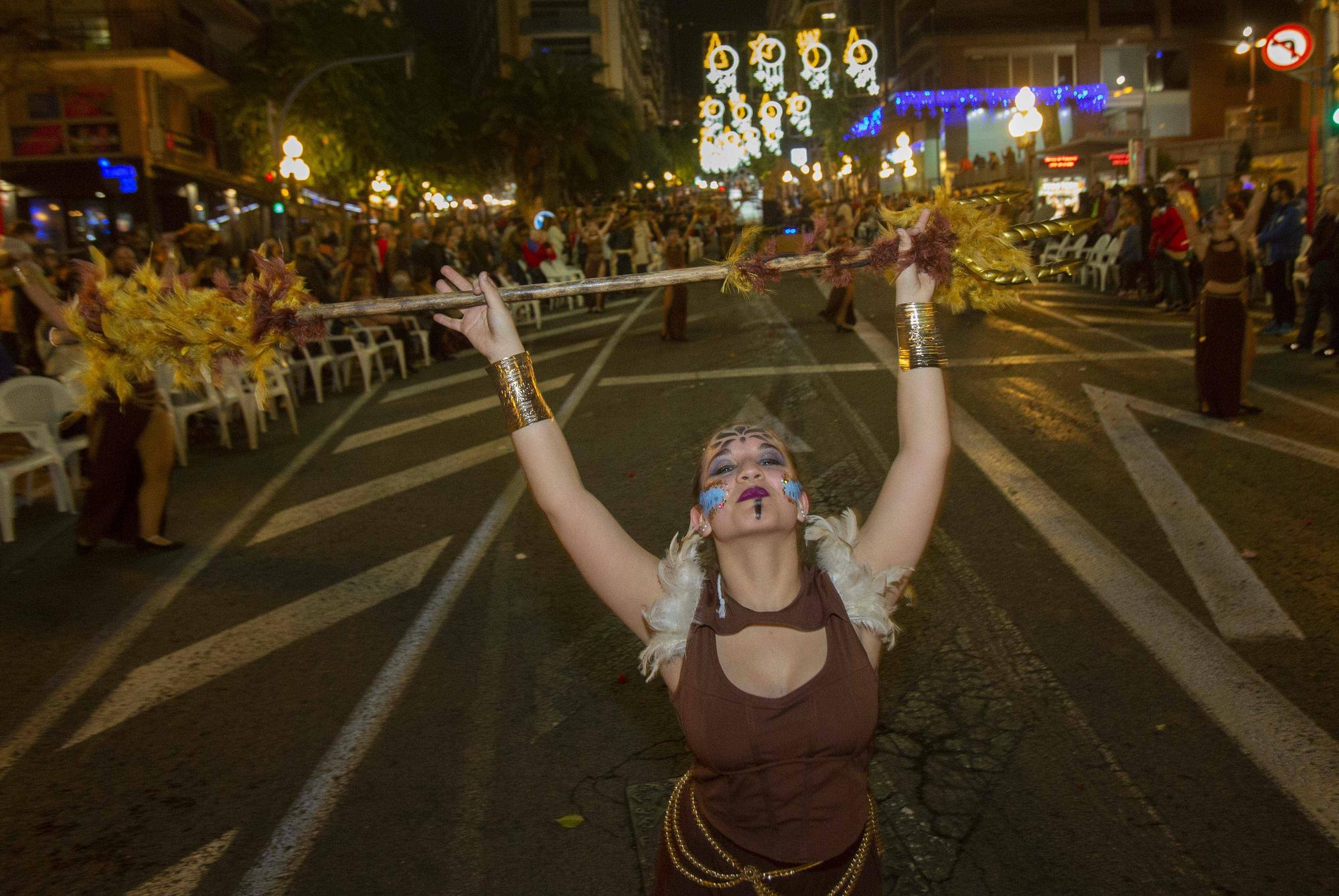 La Entrada Mora y Cristiana vuelve a desfilar por Alicante