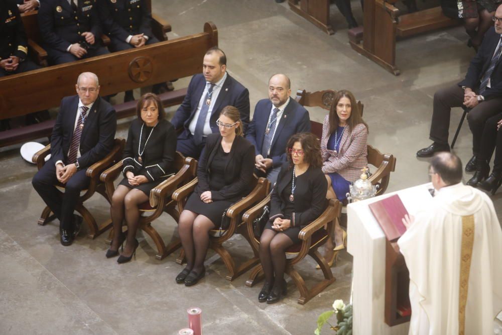 La Concatedral ha acogido hoy la solemne misa, presidida por el obispo Jesús Murgui, con motivo de San Nicolás, patrón de Alicante, según la organización.