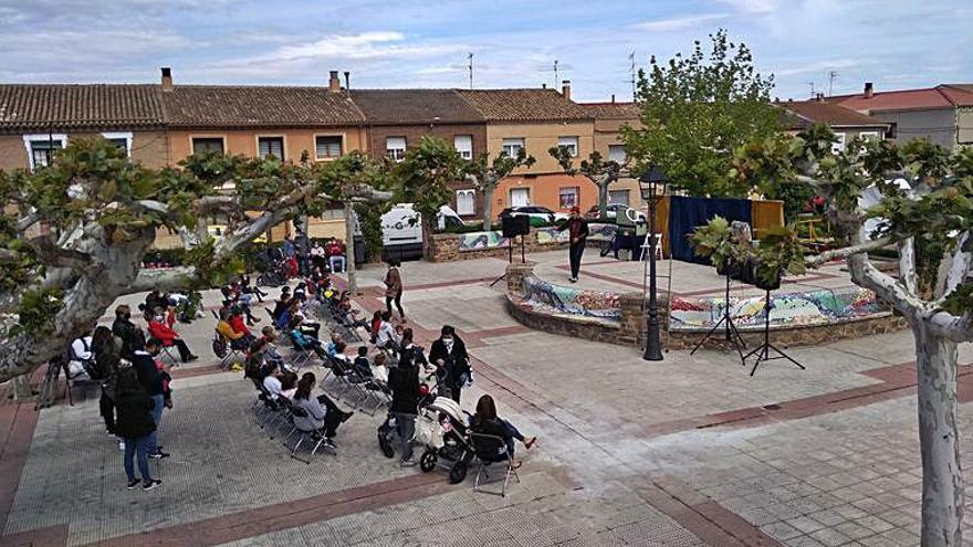 La Comisión de Fiestas organizó una actuación infantil.  | SERVICIO ESPECIAL