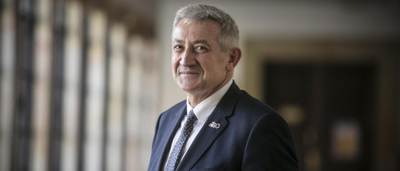 Santiago García Granda, candidato a rector de la Universidad de Oviedo: "Todas las decisiones que se tomaron durante la pandemia fueron consensuadas"