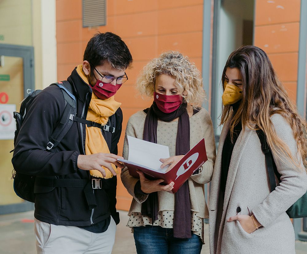 Alumnos y profesora de Blanquerna-URL