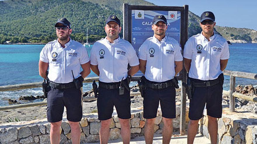 Miembros de la unidad de playas de la Policía Local de Capdepera.