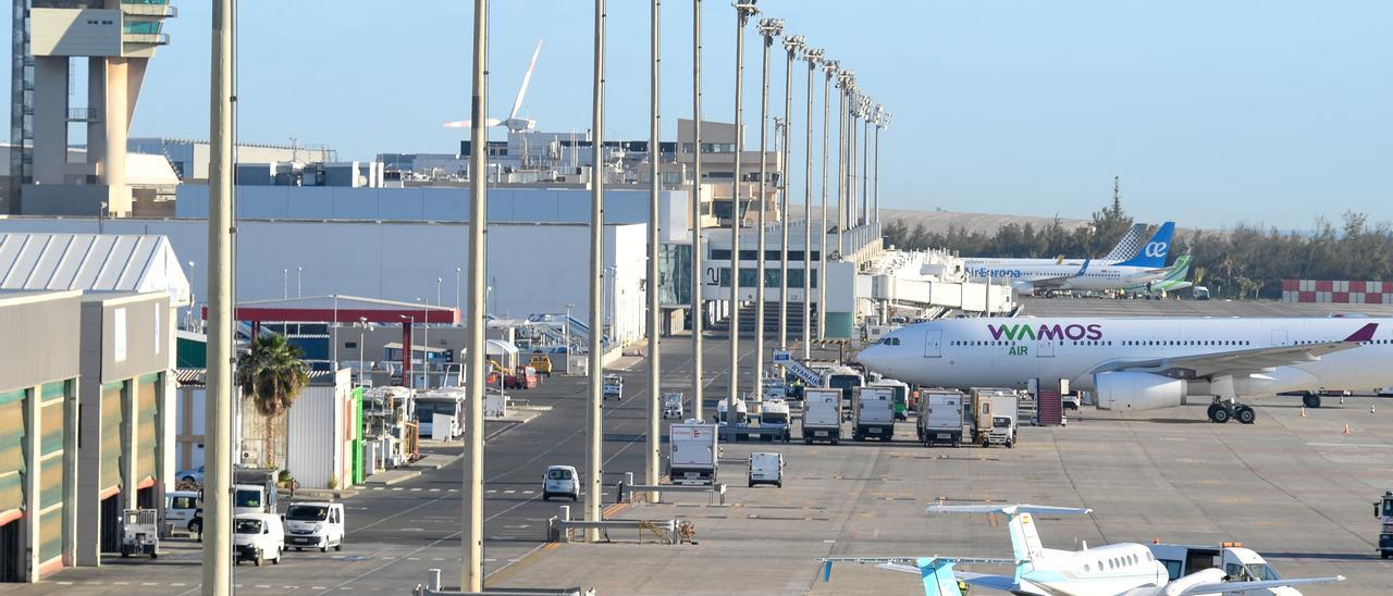 Aviones en el aeropuerto de Gran Canaria.