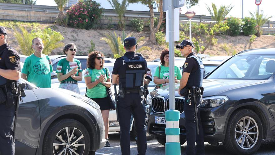 Protesta contra Mazón en el Congreso Go Global en IFA