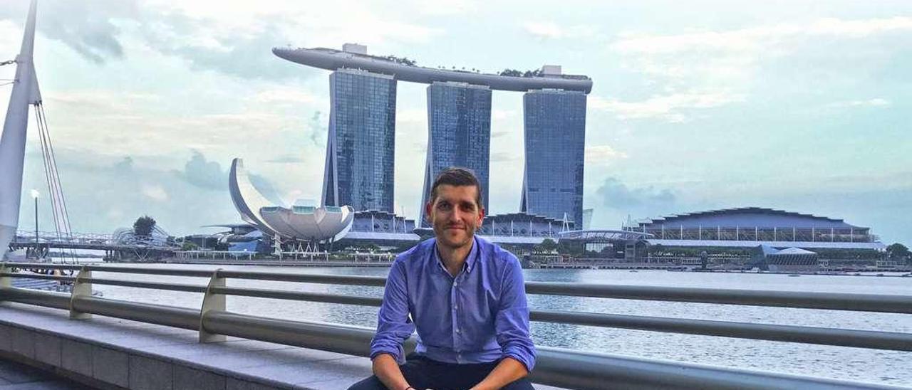 El vigués Antonio Rubido, durante el atardecer en Marina Bay, en Singapur.