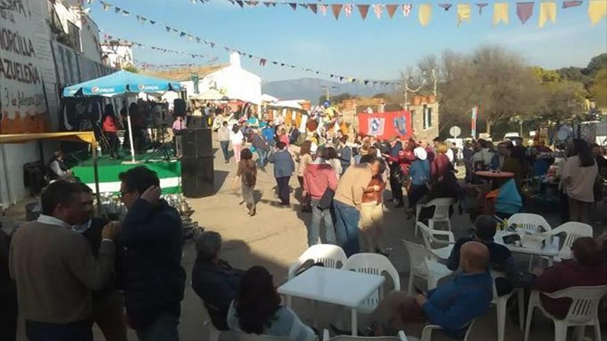 Buen ambiente en la 3ª feria de la morcilla azueleña