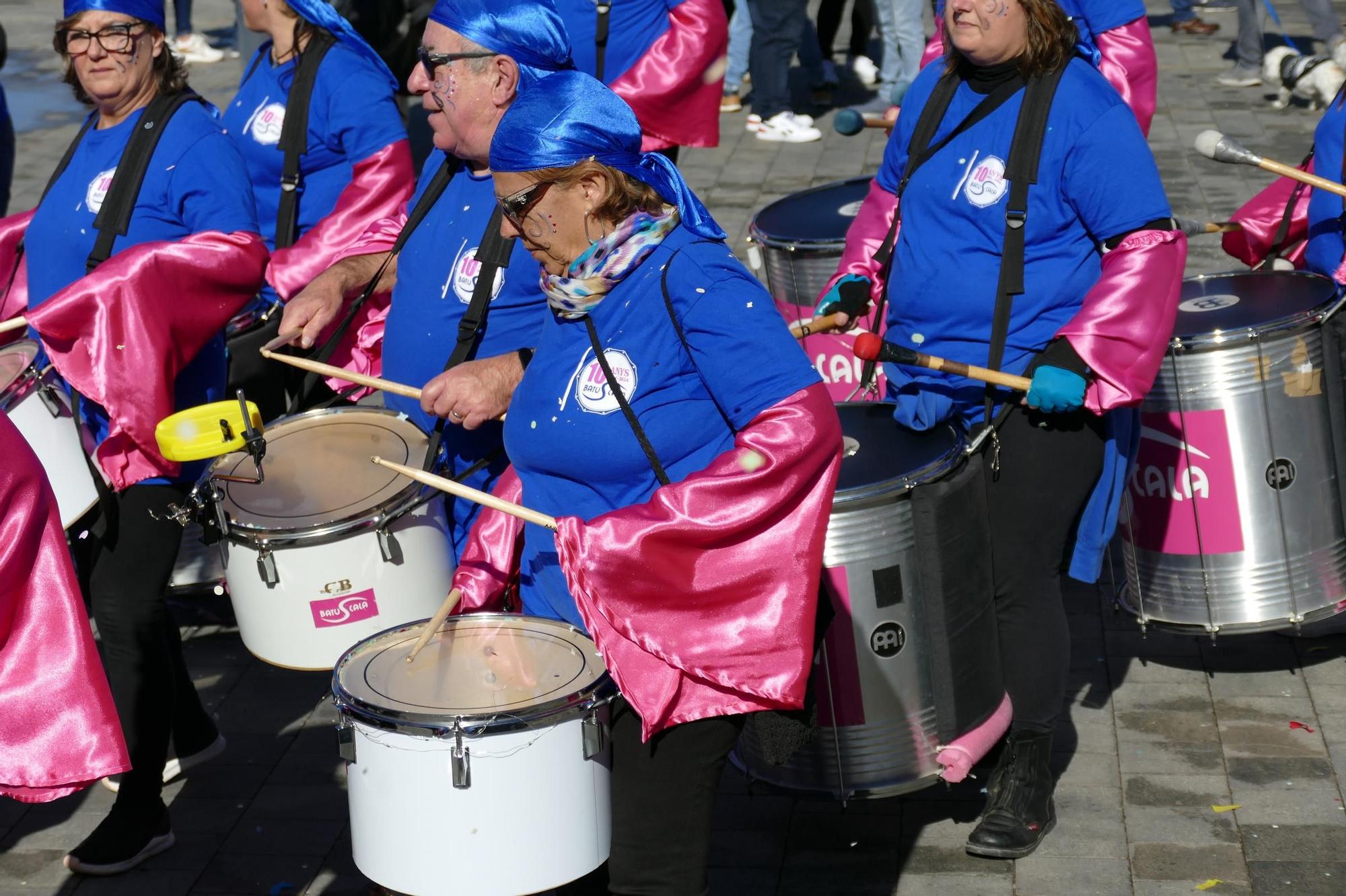 L'Escala s'acoloreix amb la rua de carnaval