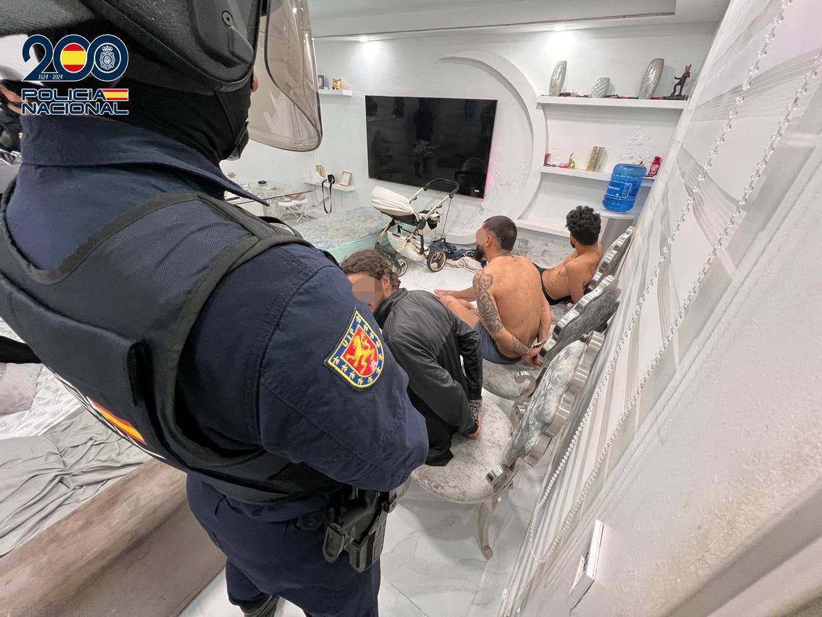 Imagen de la operación en Sabadell de la Policía contra narcos