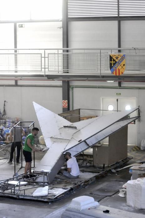 Preparación de carrozas para el Descenso del Nalón