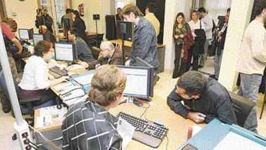 Imagen del departamento en el que se tramitan los DNI electrónicos en la comisaría de López Mora. / de arcos