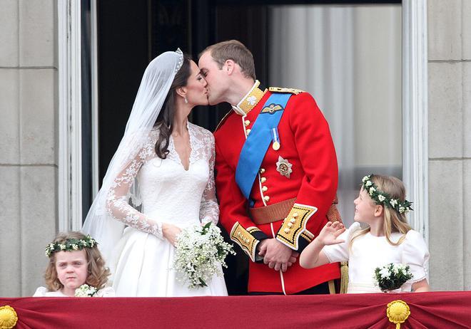 Beso de Kate Middleton y el principe Guillermo en su boda