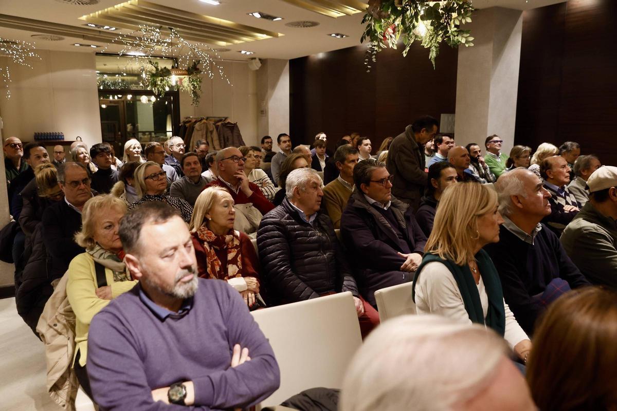 Parte de los asistentes a la charla.