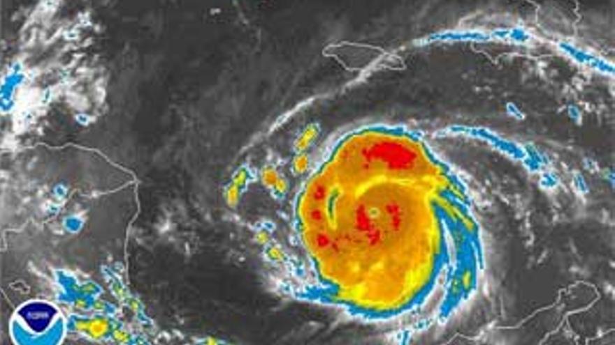El huracán &quot;Félix&quot; sube a categoría 5 antes de tocar Nicaragua