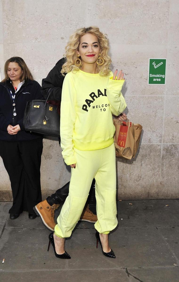 Rita Ora, de lo más discreta