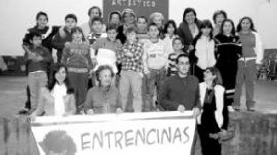 Entrencinas se vuelca con niños y ancianos