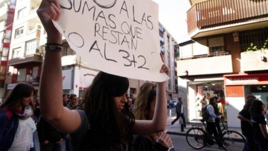 Manifestación de estudiantes de secundaria y universitarios en Murcia