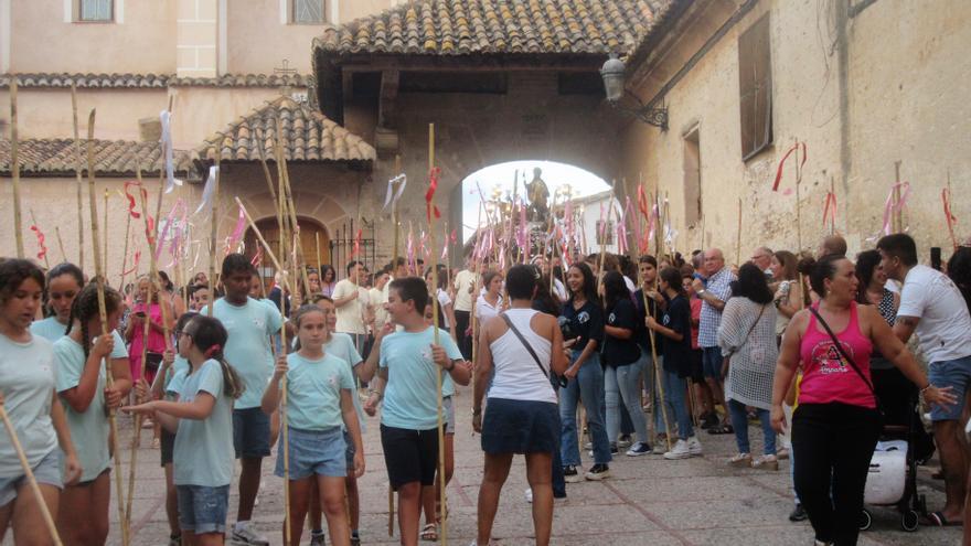 La infancia de Burjassot enciende la llama en la Baixà y la Rodà de Sant Roc