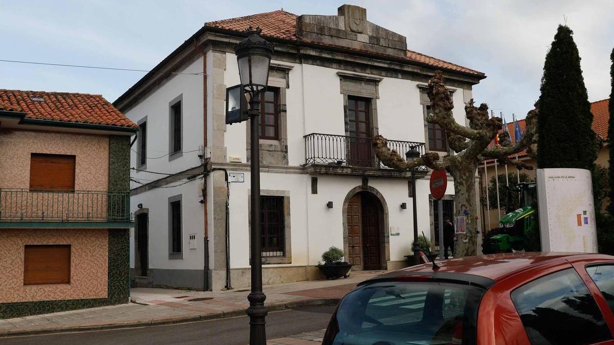 San Juan de la Arena Sí denuncia el derribo de material deportivo municipal abandonado San Juan de la Arena Sí denuncia el derribo de material deportivo municipal abandonado