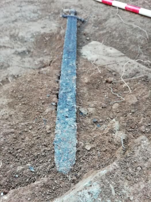 Espada del silgo XIV encontrada en el Castillo de Aín