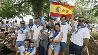 Miles de personas en el Carmín de la Roja: una multitud se entrega a una fiesta con "superestrella" en la Pola