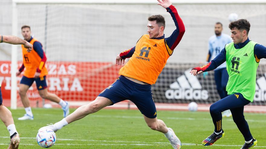 La selección española de fútbol se entrena en Amán preparando el partido de mañana ante Jordania