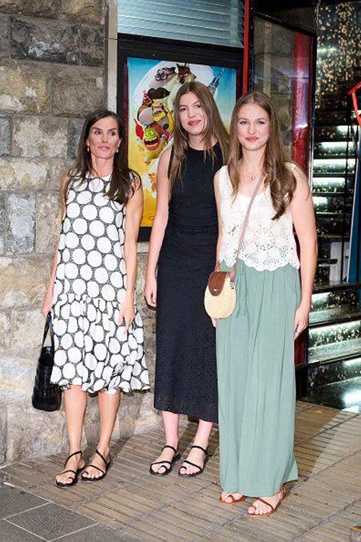 La Reina, con sus dos hijas