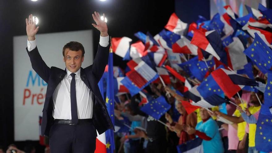 Macron, en su multitudinario mitin de ayer en París.