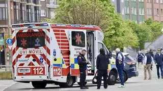 Auxilian a una joven con convulsiones en plena calle en Gijón