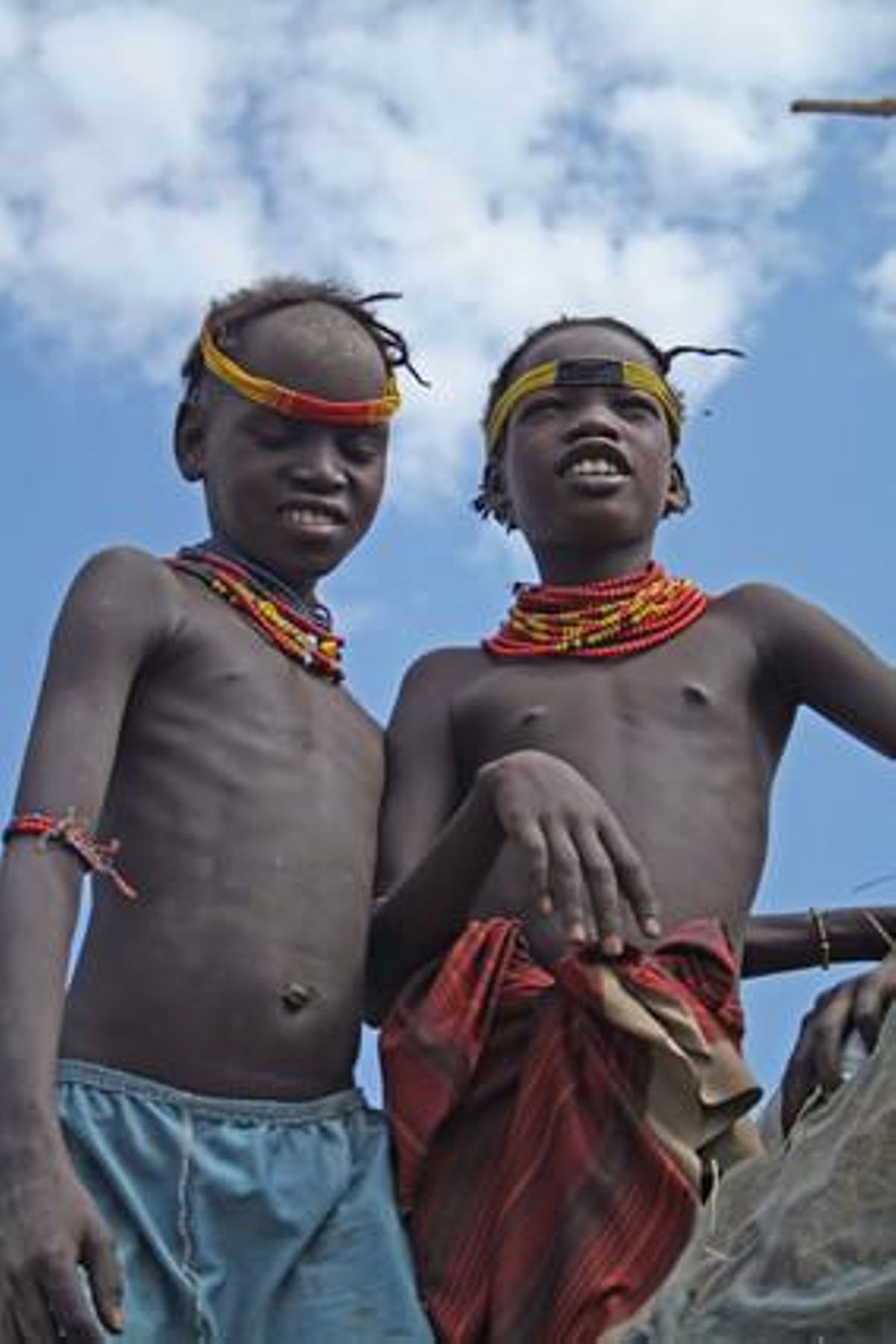 Niñas de la tribu de los Dassenech, en la orilla del Río Omo.