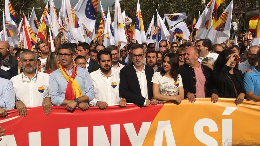 Milers de persones es manifesten pel Dia de la Hispanitat a Barcelona