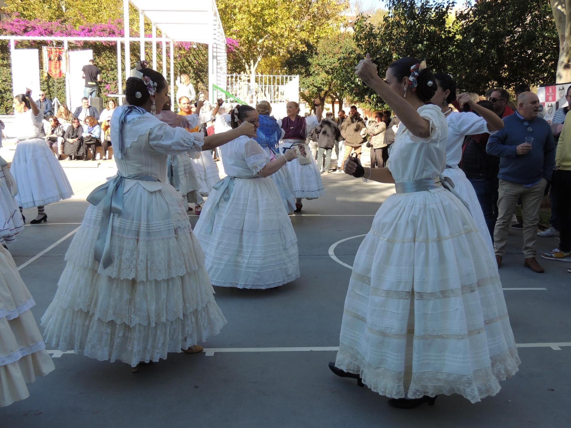 Así fue la espectacular "dansà" en ropa interior de la falla Mont de Pietat