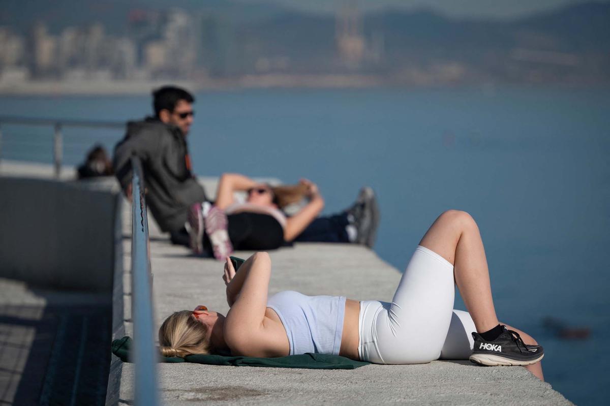 Barcelona afectada por una ola de calor propia del verano a mediados de Enero