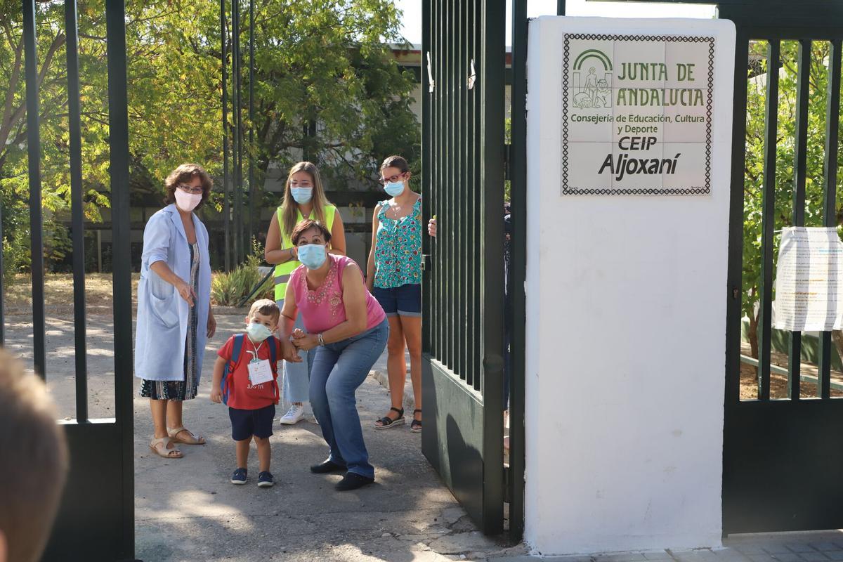 salida infantil colegio aljoxani publico entrada vuelta al cole covid coronavirus