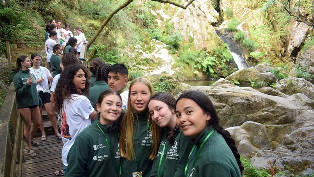 Un momento de la visita las cataratas de Parafita.